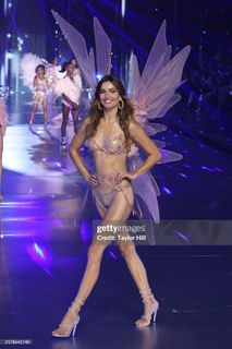 Andreea Diaconu feet photo 8