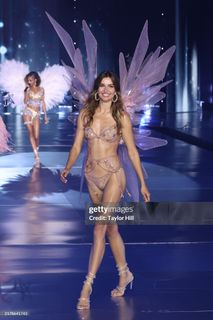 Andreea Diaconu feet photo 7