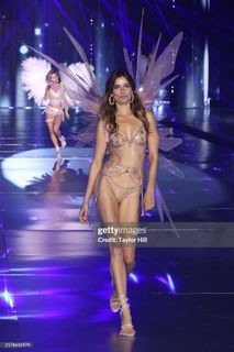 Andreea Diaconu feet photo 5