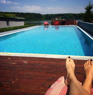 Andreea Esca feet photo 2
