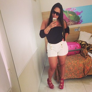 Andressa Soares feet photo 3