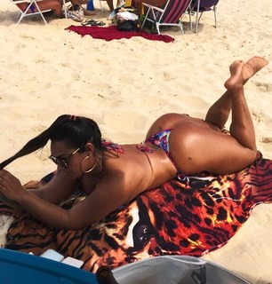 Andressa Soares feet photo 6