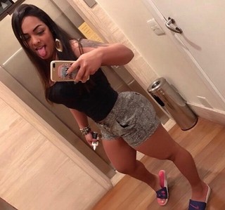 Andressa Soares feet photo 8