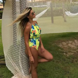 Andressa Suita feet photo 2