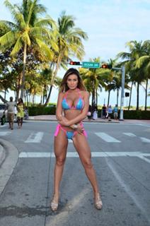 Andressa Urach feet photo thumbnail