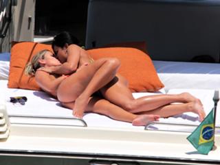 Andressa Urach feet photo thumbnail