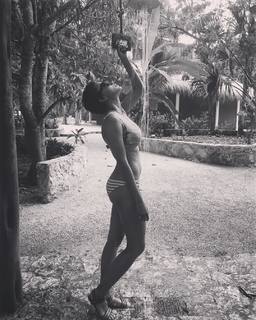 Andy Allo feet photo 15