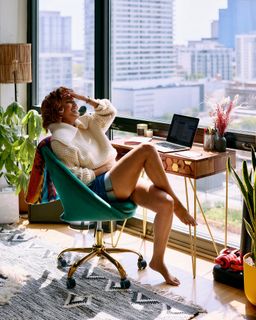 Andy Allo feet photo 18