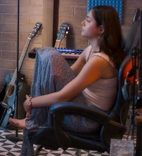 Aneet Padda feet photo thumbnail