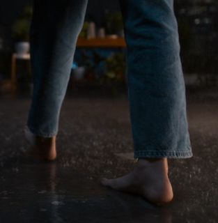 Aneet Padda feet photo thumbnail