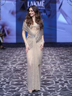 Aneet Padda feet photo thumbnail