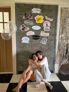 Aneet Padda feet photo thumbnail