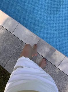 Aneta Kreglicka feet photo 1