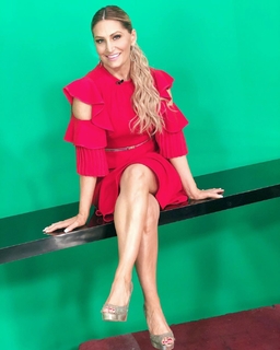 Anette Cuburu feet photo thumbnail