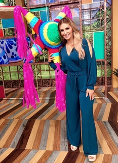 Anette Cuburu feet photo thumbnail