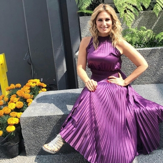 Anette Cuburu feet photo thumbnail