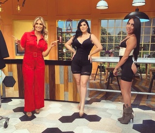 Anette Cuburu feet photo thumbnail