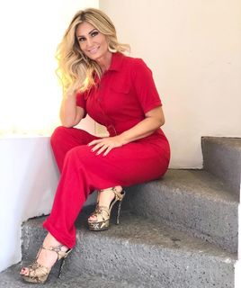 Anette Cuburu feet photo thumbnail