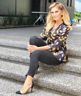 Anette Cuburu feet photo thumbnail