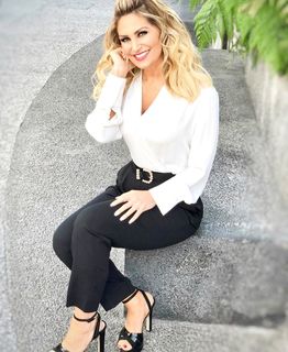 Anette Cuburu feet photo thumbnail