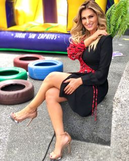 Anette Cuburu feet photo thumbnail