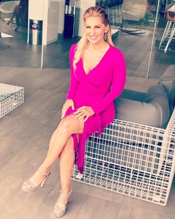 Anette Cuburu feet photo thumbnail