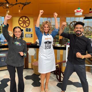 Anette Cuburu feet photo thumbnail