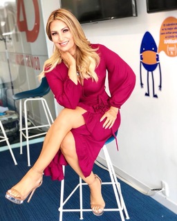 Anette Cuburu feet photo thumbnail