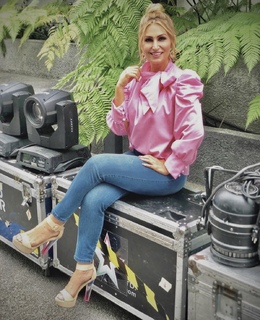 Anette Cuburu feet photo thumbnail