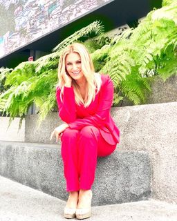 Anette Cuburu feet photo thumbnail