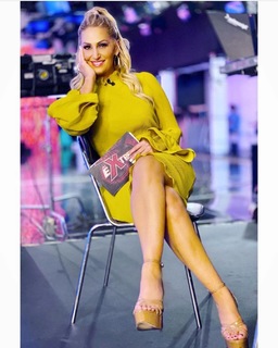 Anette Cuburu feet photo thumbnail