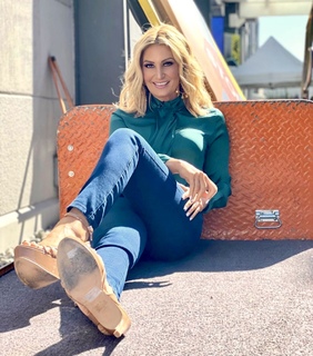 Anette Cuburu feet photo thumbnail