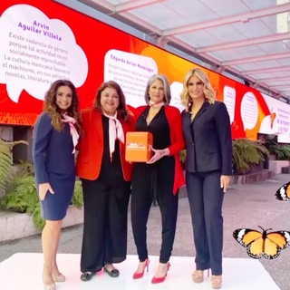 Anette Cuburu feet photo thumbnail