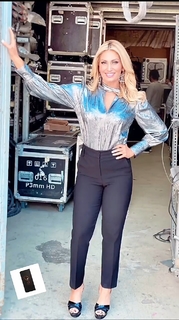 Anette Cuburu feet photo thumbnail