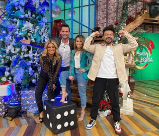 Anette Cuburu feet photo thumbnail