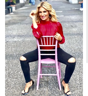 Anette Cuburu feet photo thumbnail