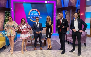 Anette Cuburu feet photo thumbnail