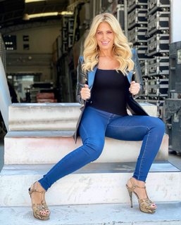 Anette Cuburu feet photo thumbnail