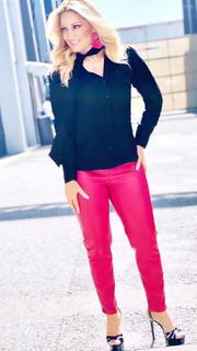 Anette Cuburu feet photo thumbnail