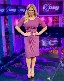 Anette Cuburu feet photo thumbnail