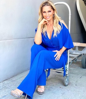 Anette Cuburu feet photo thumbnail