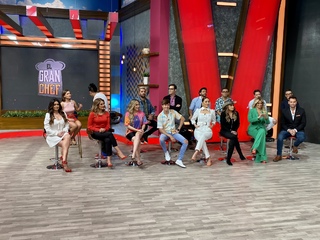 Anette Cuburu feet photo thumbnail