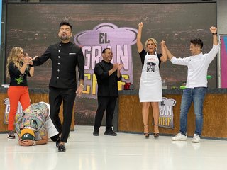 Anette Cuburu feet photo thumbnail