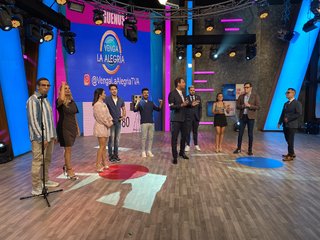 Anette Cuburu feet photo thumbnail