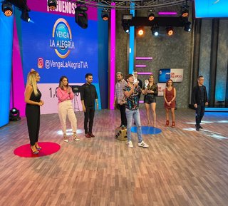 Anette Cuburu feet photo thumbnail