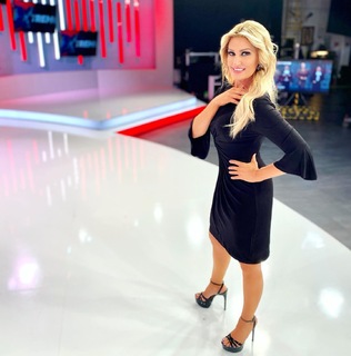 Anette Cuburu feet photo thumbnail