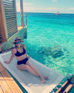 Anette Cuburu feet photo thumbnail