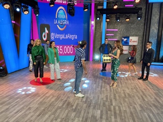 Anette Cuburu feet photo thumbnail