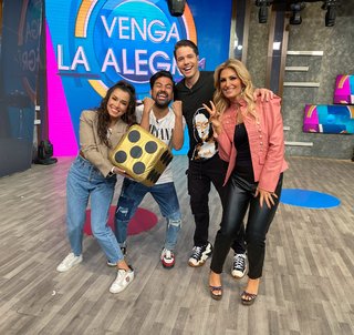 Anette Cuburu feet photo thumbnail