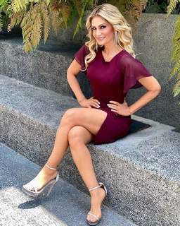 Anette Cuburu feet photo thumbnail